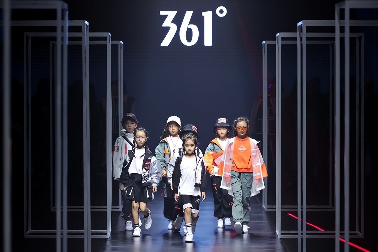 361儿童太空联名,361太空创想童鞋