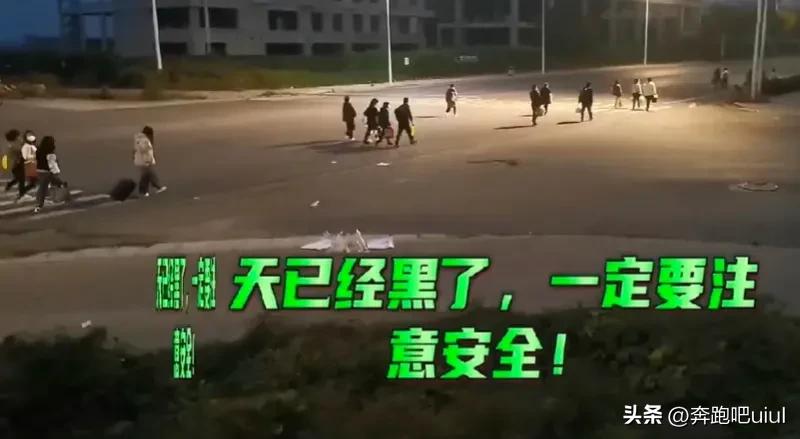 郑州富士康大量员工徒步返乡事件,河南郑州富士康大批员工徒步返乡