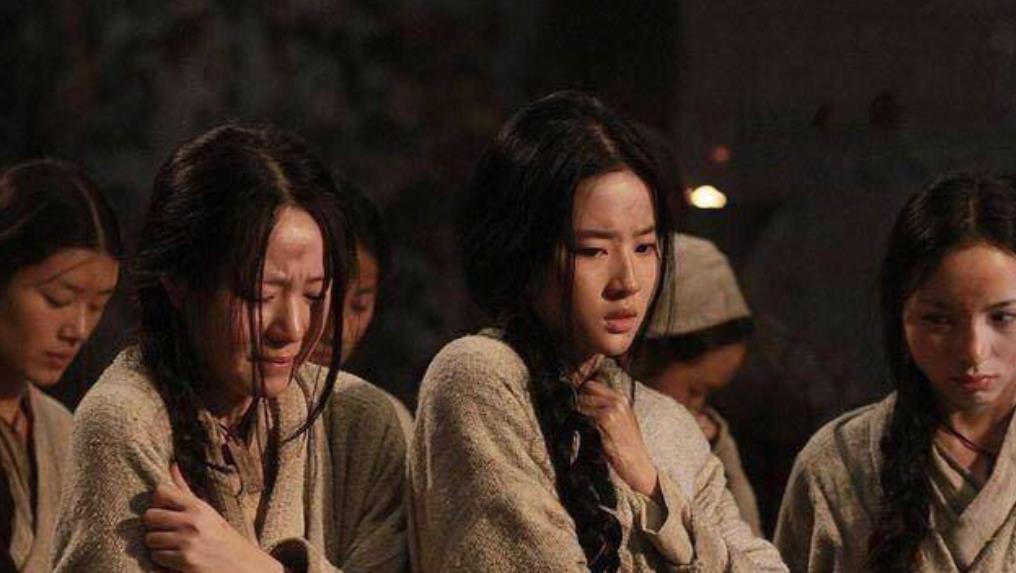 “高雅与残忍并存：女犯人遭受虎豹戏春刑罚的惊人全过程”