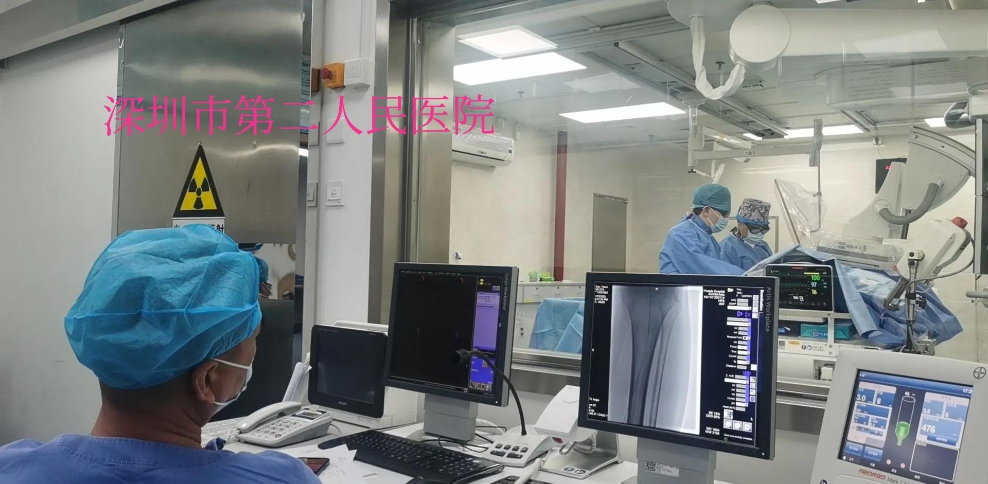 老年人小腿浮肿发紫什么原因,老人突然小腿发凉发软