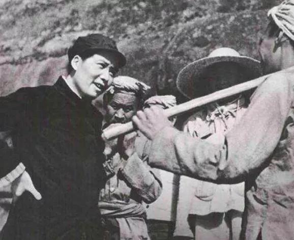 毛主席诗词是中国革命的壮丽画卷是民族血性和斗争精神的真实写照