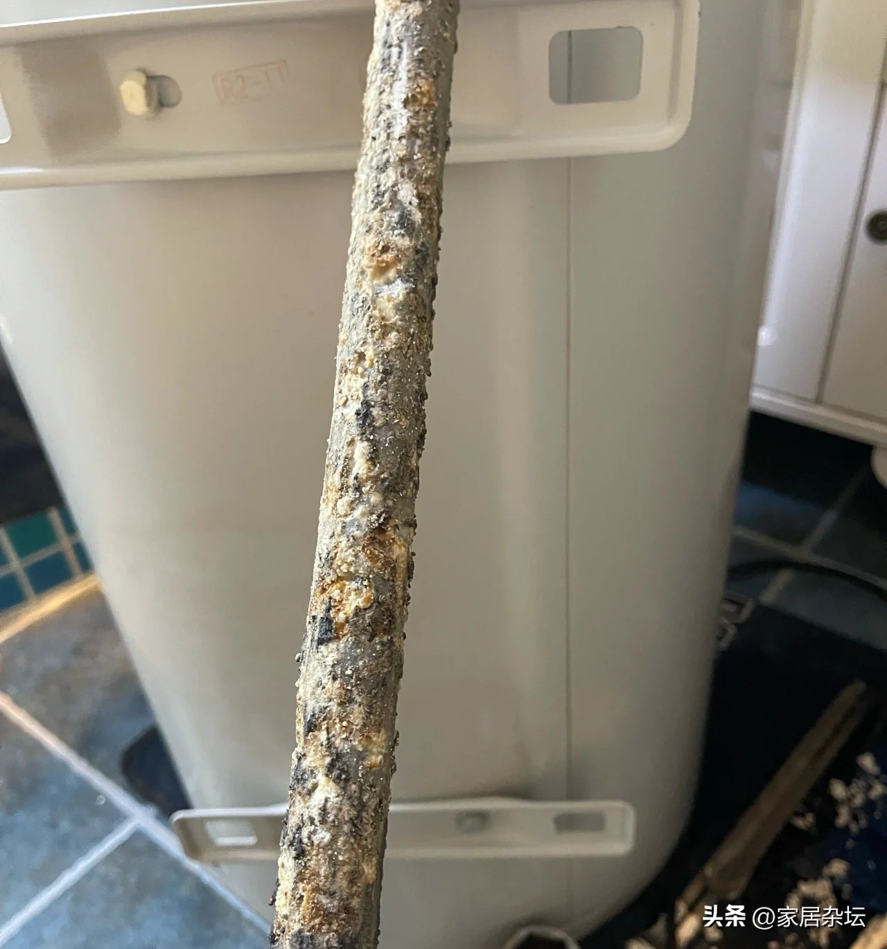 热水器爆炸的早期征兆有什么症状,热水器爆炸一般是电的还是燃气的