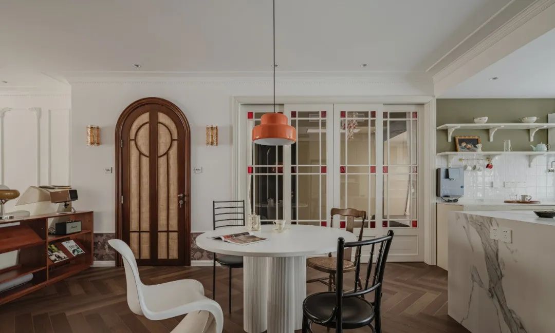 餐厅空间太小如何设计活动餐桌,3.8加4.5的餐厅可以放多大的圆桌