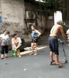 “老鼠贴粘到的，吃了不会犯法吧？”网友：争取死缓吧！哈哈哈