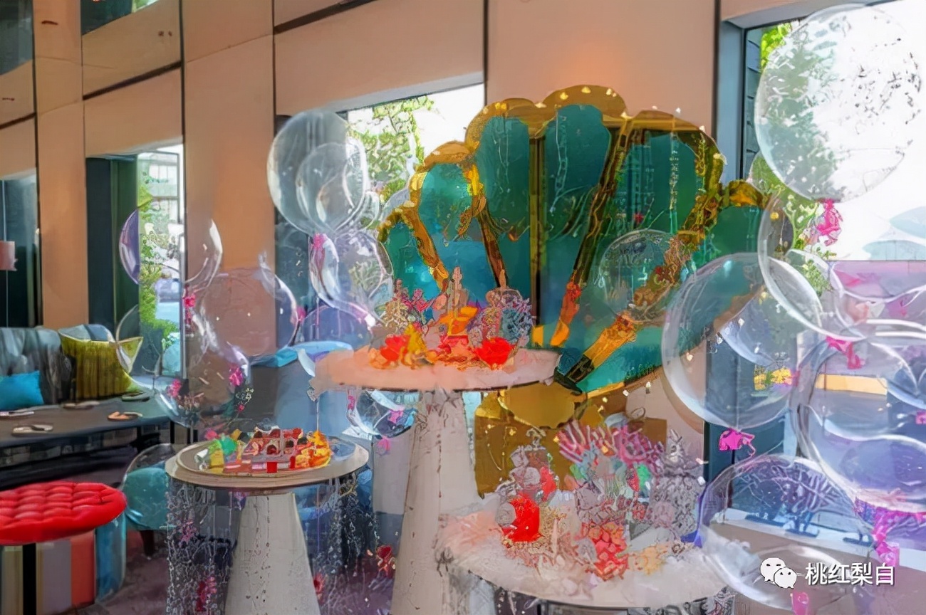 有钱人的名利场：甘比为什么要巴结82岁的他？