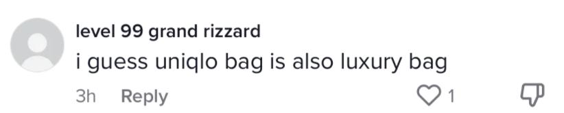 女孩子晒爸爸送的80元的包,女生晒父亲买的包