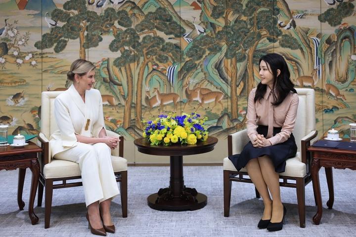 韩国第一夫人访美造型,韩国第一夫人生活装