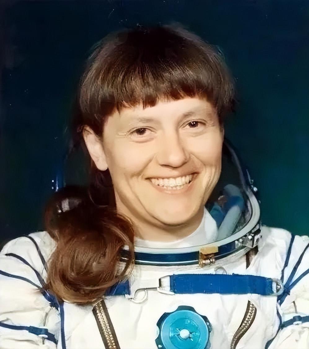 女宇航员在太空中突然失重,女宇航员出太空对身体有什么影响