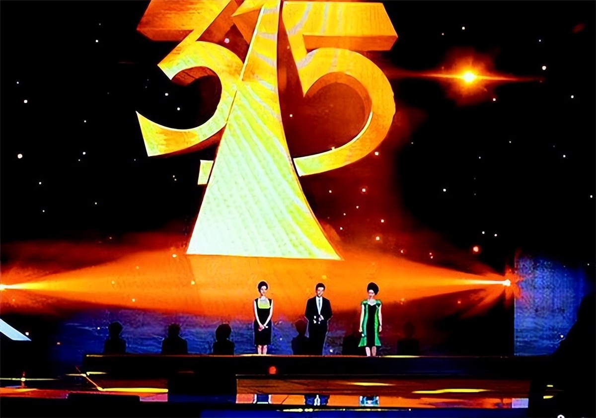 蜜雪冰城“*局骗**”：年挣20亿，竟不是靠的卖奶茶？店员透露出实情