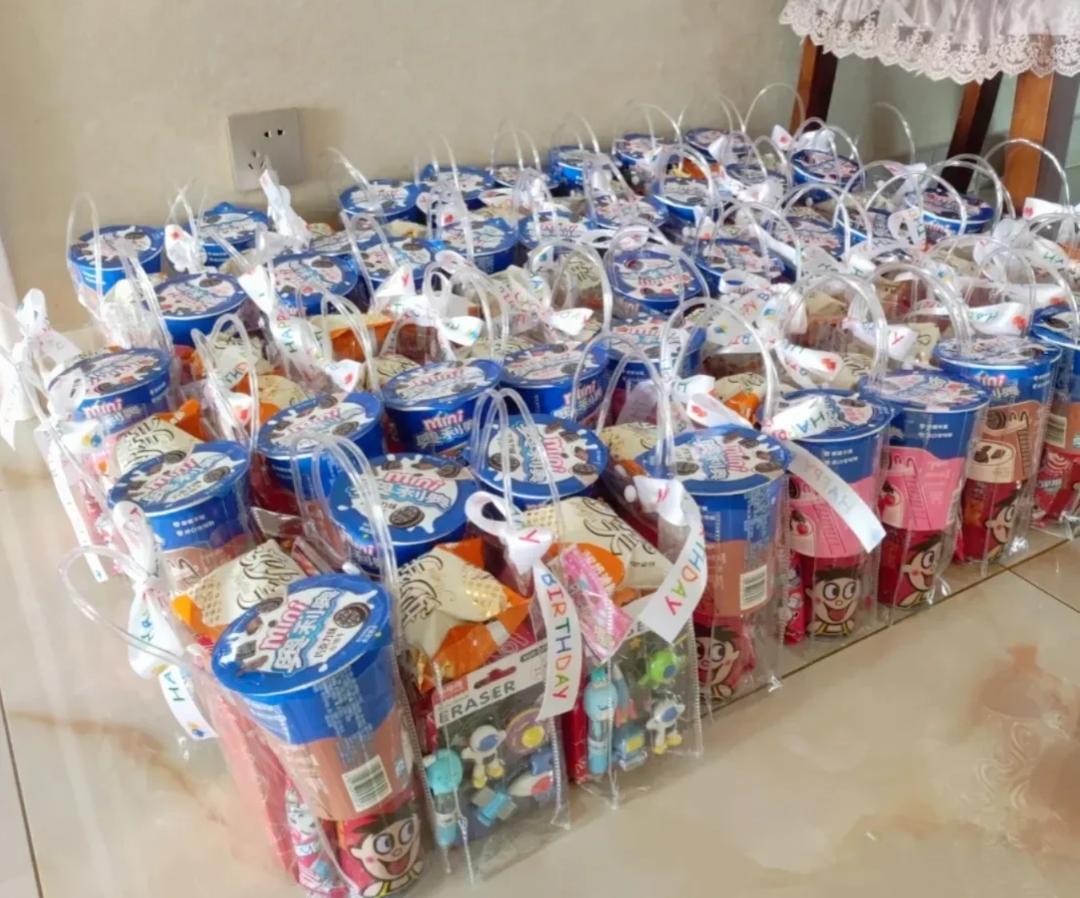 幼儿园小孩过生日要给全班礼物吗,幼儿园过生日小朋友准备礼物