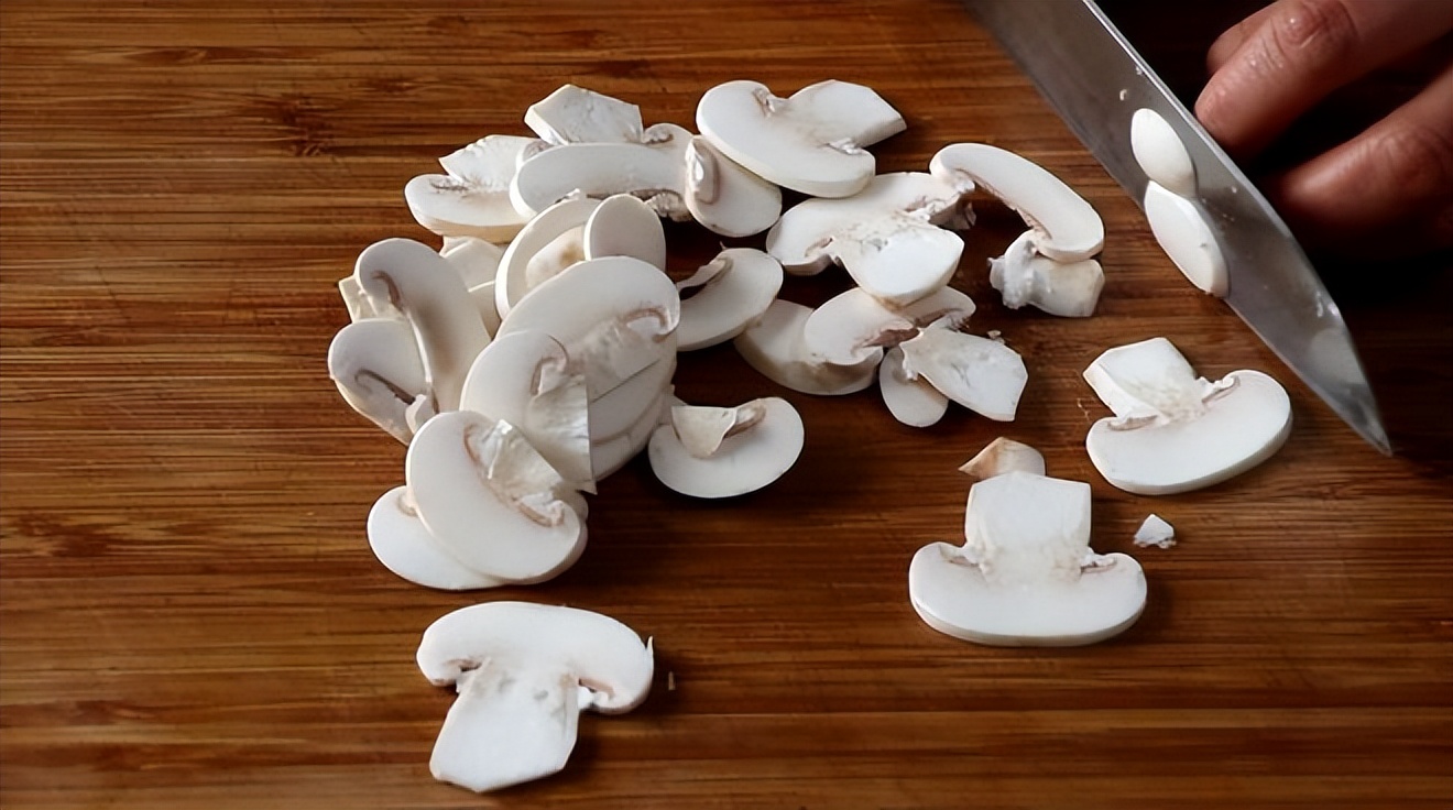 如何熬制菌汤养生汤,如何煲菌汤才好喝又营养