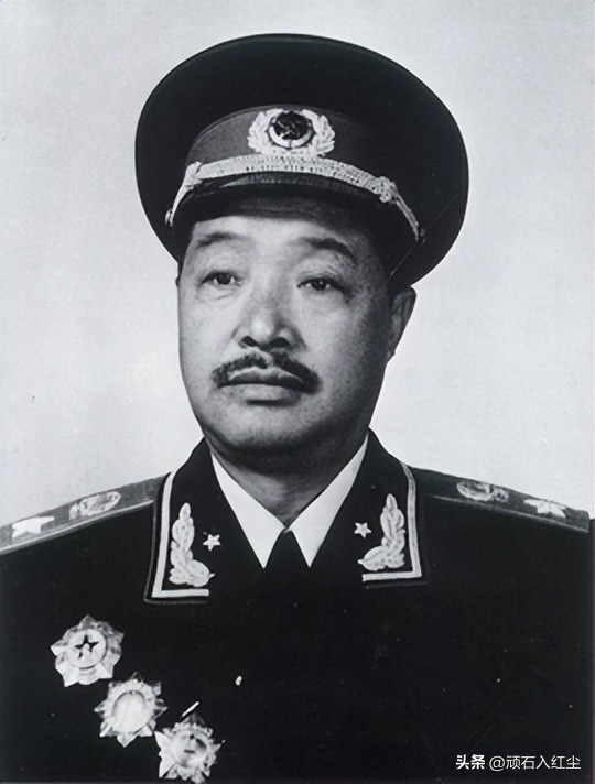 贺龙火烧脚伤，警卫员吓得浑身哆嗦