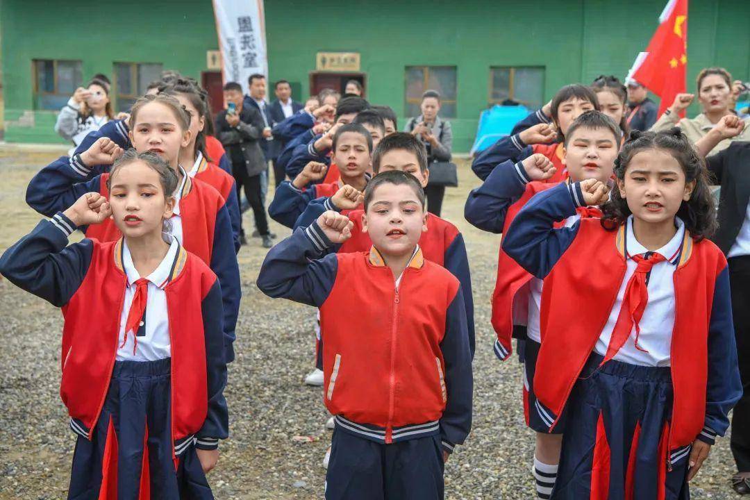 “环塔故事会”公益活动，和田孩子提前过“六·一”