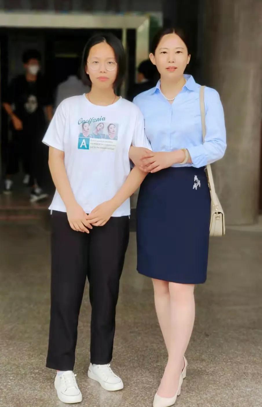 一身诗意千寻瀑，挥洒杏坛三月风——访市第一高级中学教师刘金菊