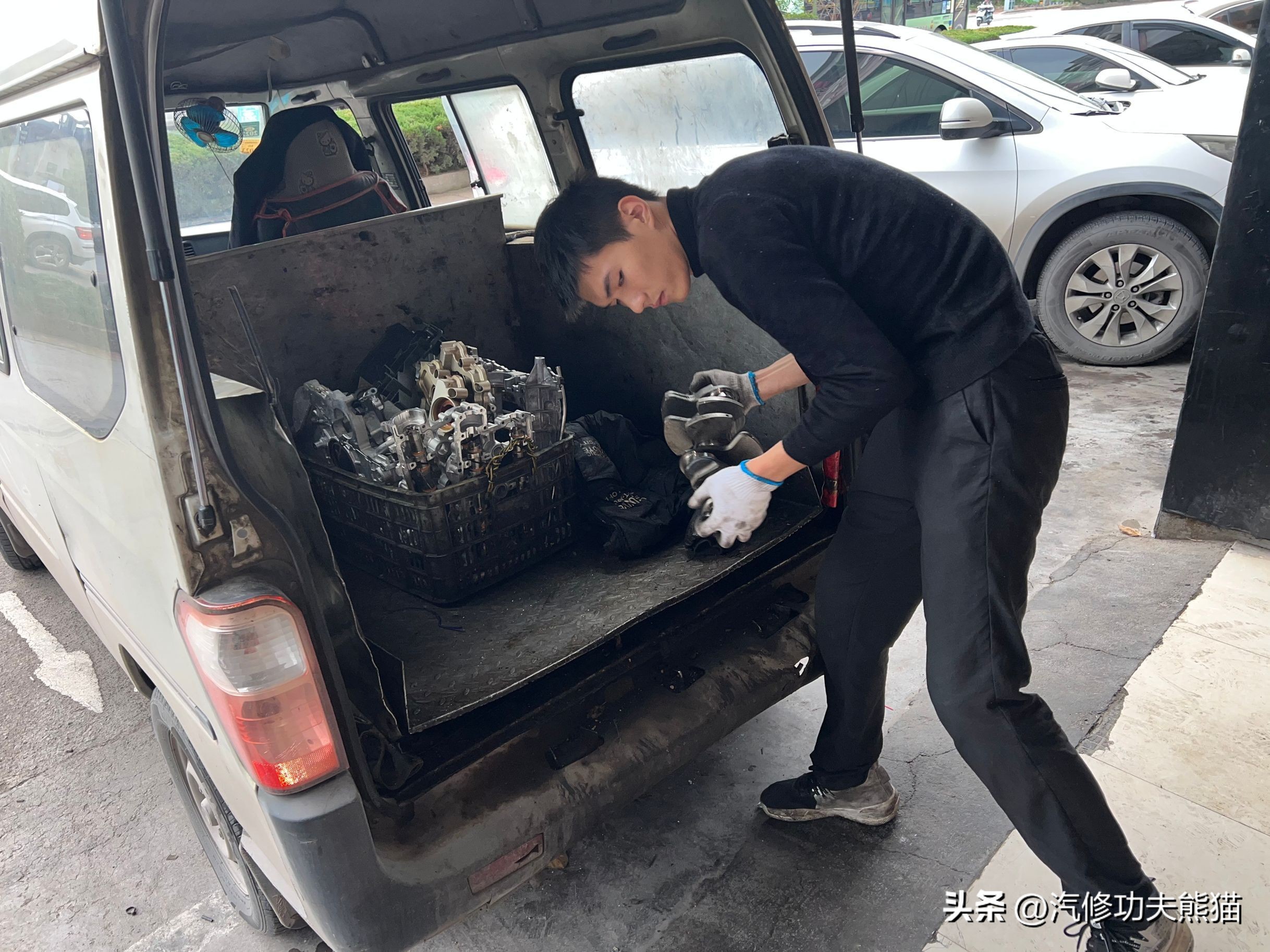 翻新60年前的奥迪,老车翻新奥迪a6发动机