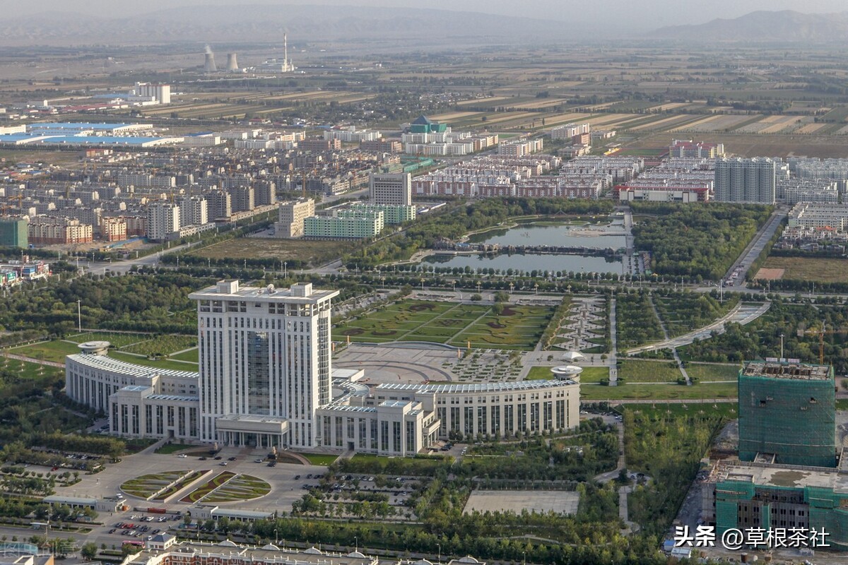 听她讲述在*疆新**的支边往事和情感经历：她说她的雅号叫上海鸭子