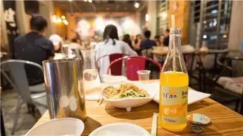 好物之国货志丨用一瓶汉口二厂汽水,“复活”老武汉的味道