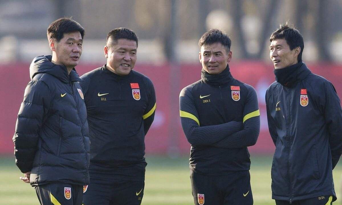 青岛足球教练李霄鹏,李霄鹏鲁能换帅视频