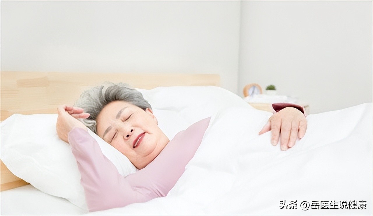 老年人腿无力、使不上劲？医生：补充2种营养素，有助于增强体质