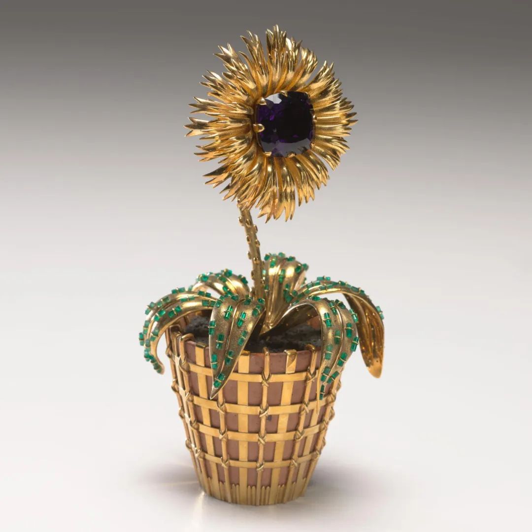 她是顶级豪门家族的千亿儿媳，一生低调，却连总统夫人都羡慕不已