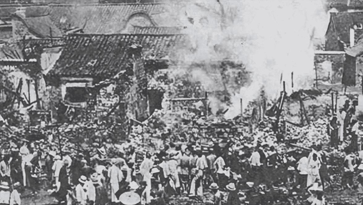 30张日本大*杀屠**罪行照片，日军闯入民宅祸害妇女，这就是罪证