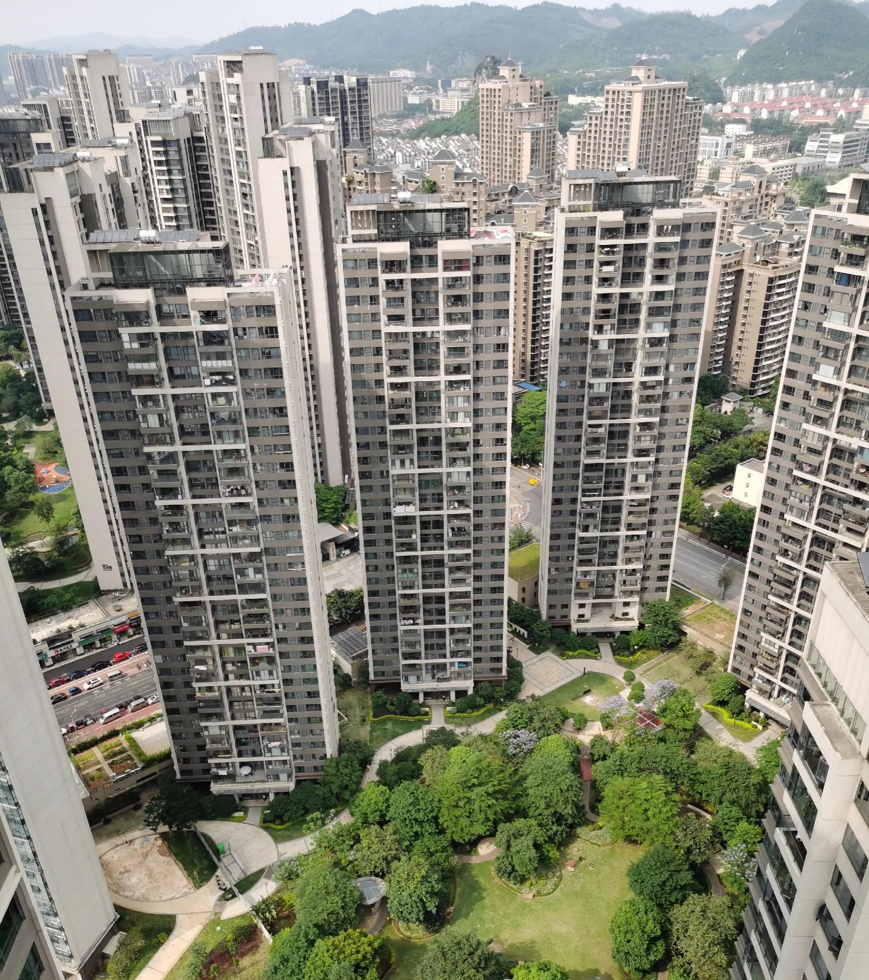 太崩溃了！住了2年高层，只想把房子退了！再买房，绝不考虑高层