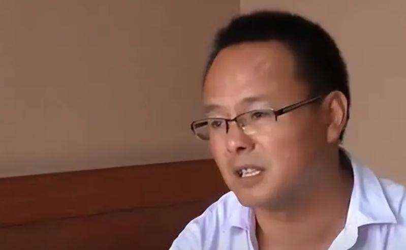 男子沉迷彩票一天好几万中奖不领,神秘男子一天买几万彩票中了不领