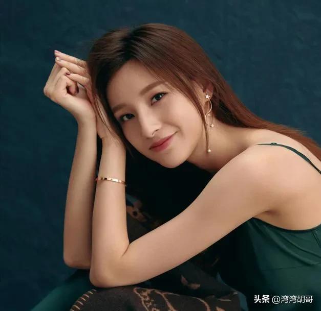 比董卿都有才华的女子,比董卿更有才气的网红