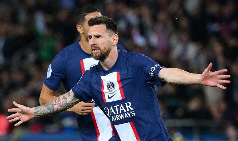 梅西任意球越过c罗头顶,梅西任意球钻过人墙