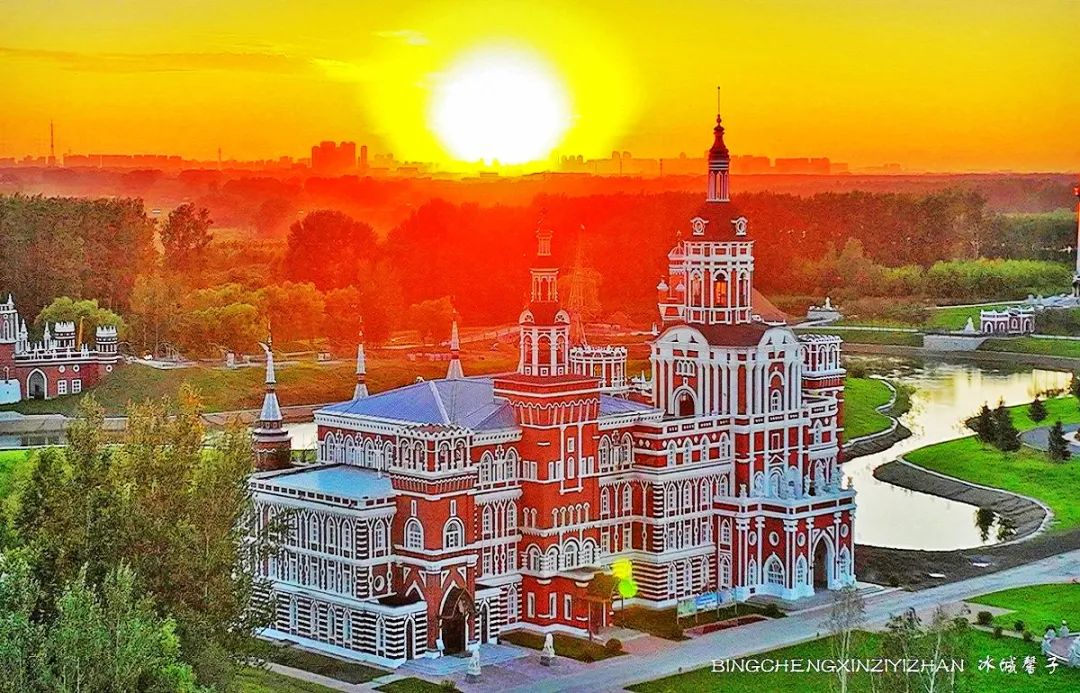 伏尔加庄园最佳观赏期,夏日必去伏尔加庄园十大打卡地