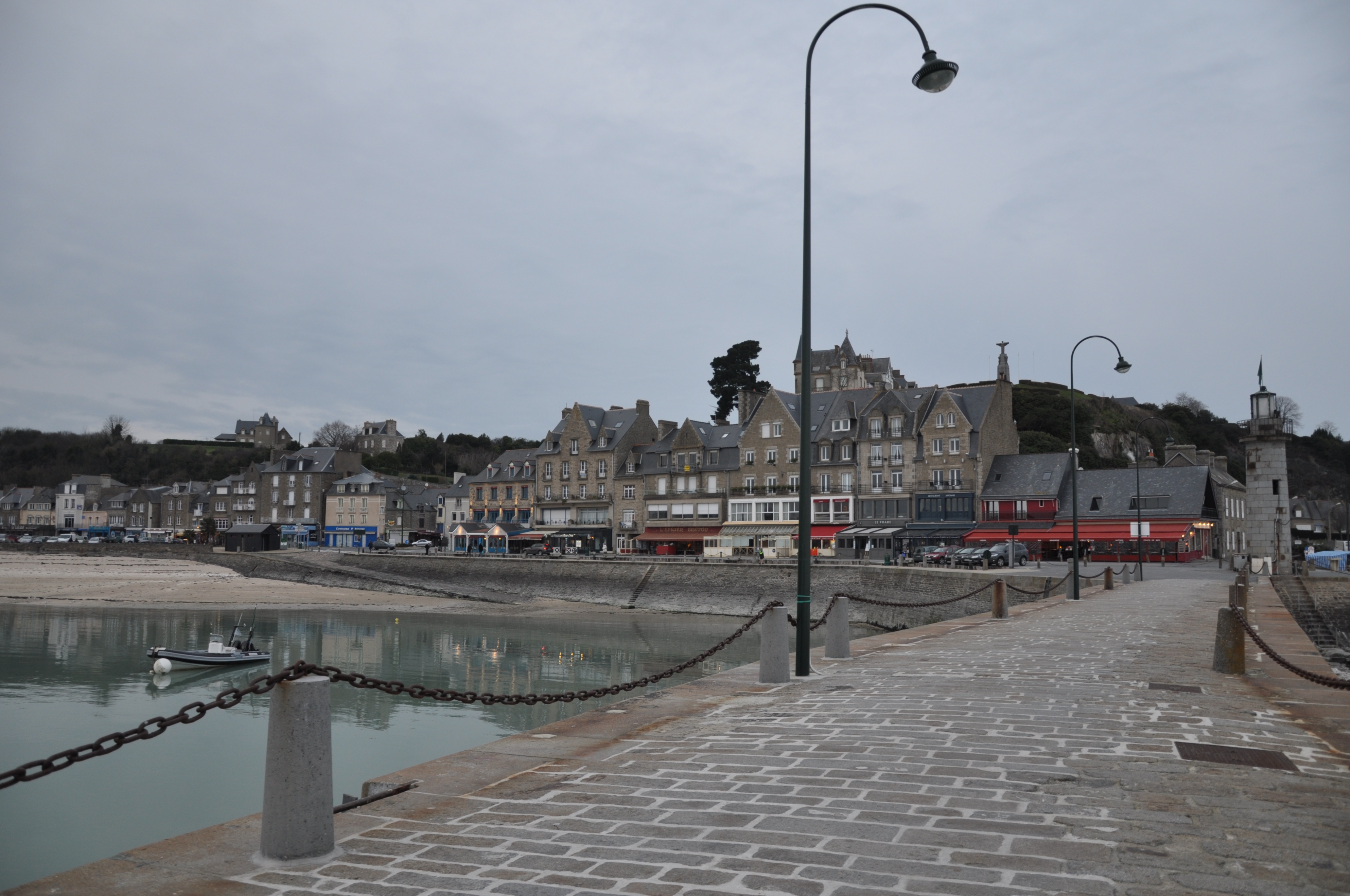 生蚝之都康卡勒：凯撒大帝太阳王拿破仑三世青睐，美味流传两千年