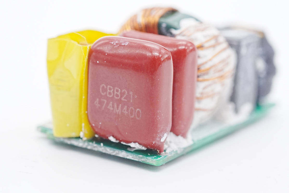 倍思氮化镓120w充电器拆解,倍思65w氮化镓红色版充电器拆解