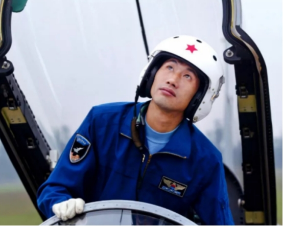 万米高空不带降落伞生还,万米高空坠落没有降落伞