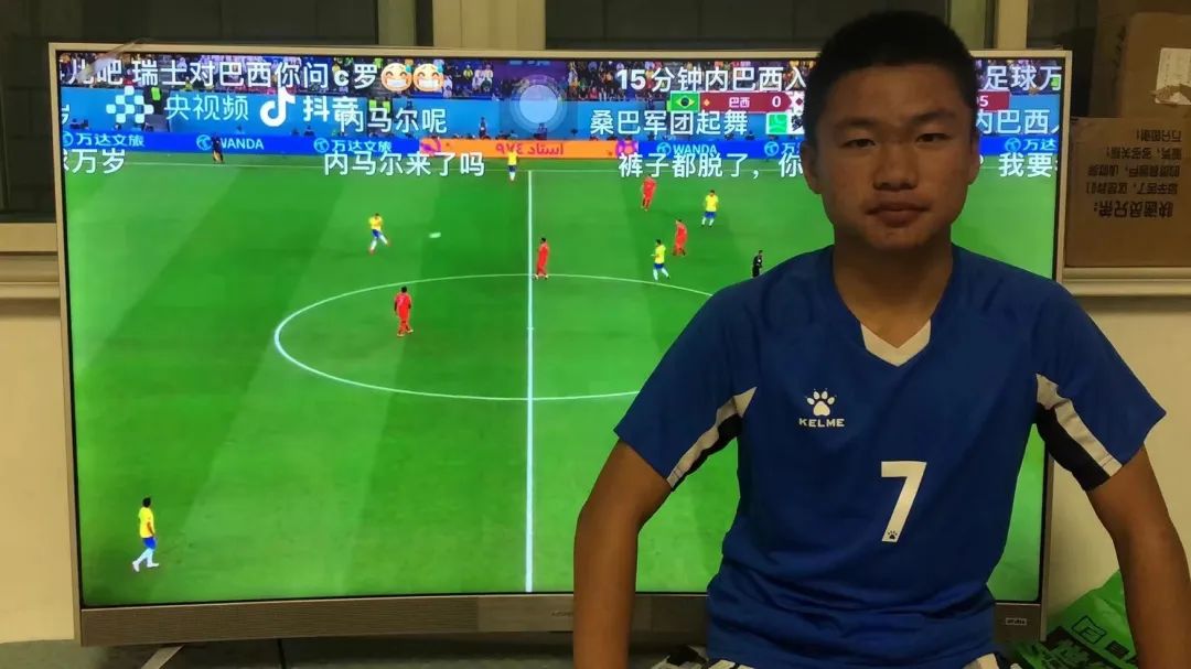 世界杯激战正酣之际,世界杯足球激战正酣