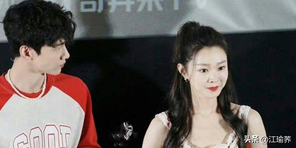 白敬亭宋轶出席活动大秀恩爱,白敬亭宋轶情侣俩人会甜蜜的合唱