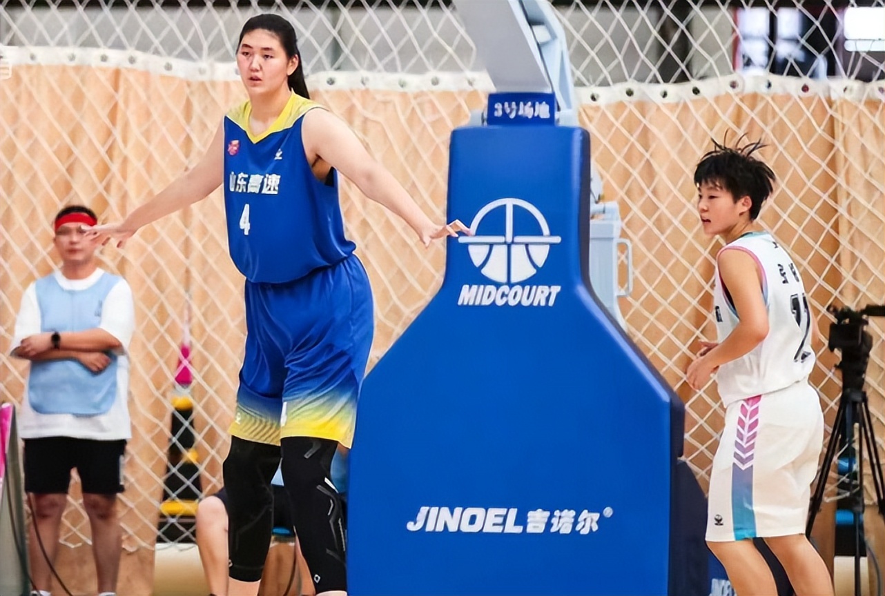 郑微谈两进女篮世界杯决赛,女篮2.29米中锋