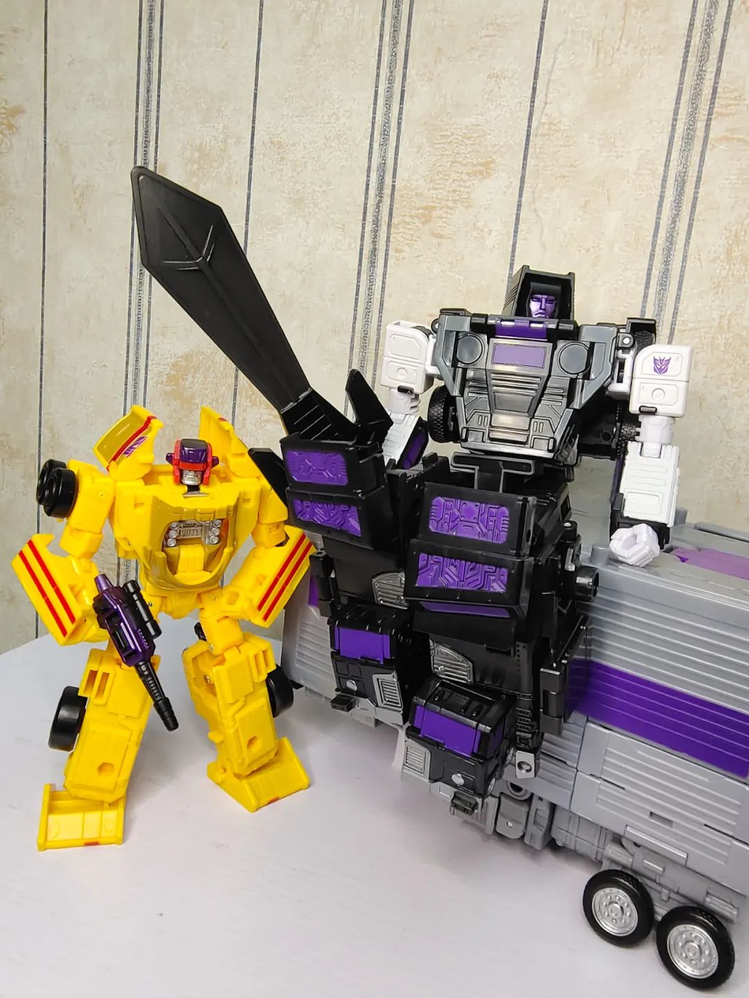 合体嘛，不寒碜——传世指挥官级汽车大师开箱测评