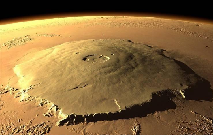 38张照片看世界：黎巴嫩被毁坏的港口，山洞球场