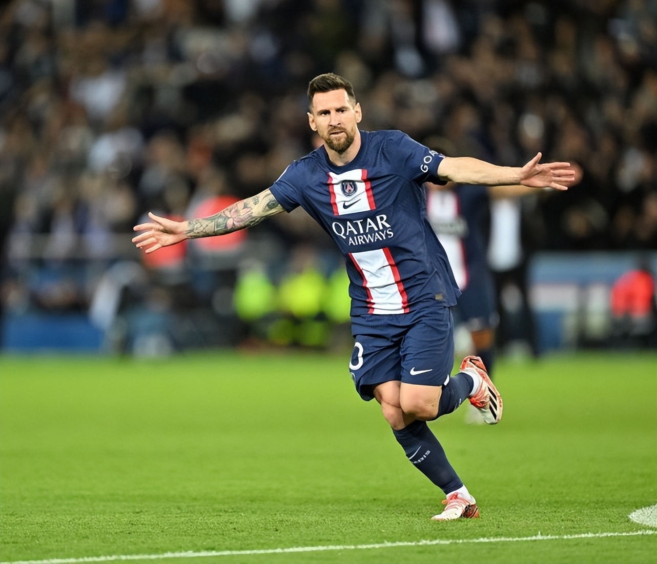 姆巴佩足坛收入第一,2023运动员收入排行榜姆巴佩