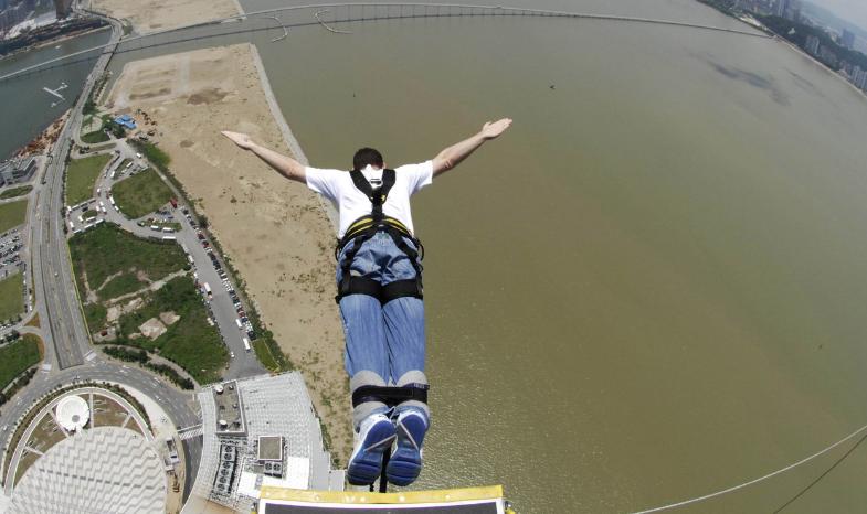 翼装飞行三人魂断天门山,天门山极限运动翼装飞行