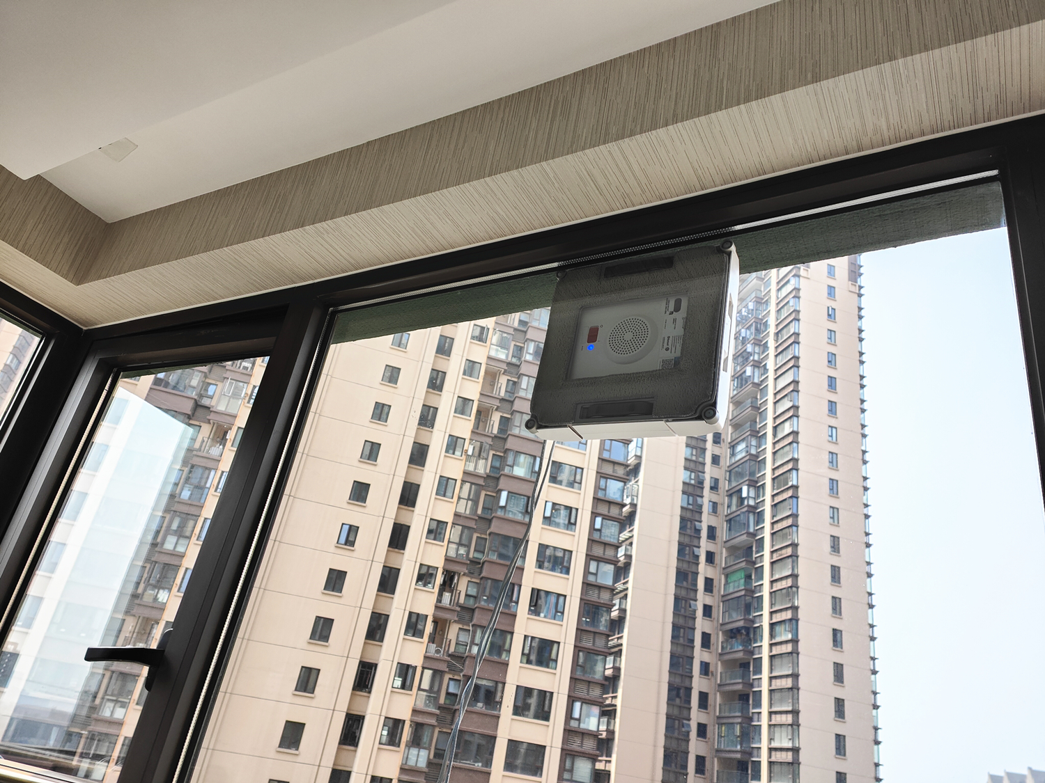 科沃斯擦窗教程,双向自动喷水擦玻璃