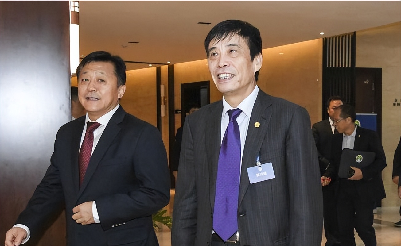 国足主教练被抓新闻报道,国足队长假摔