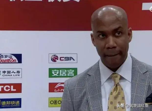 马布里的一面旗帜,新闻评论的独特之处