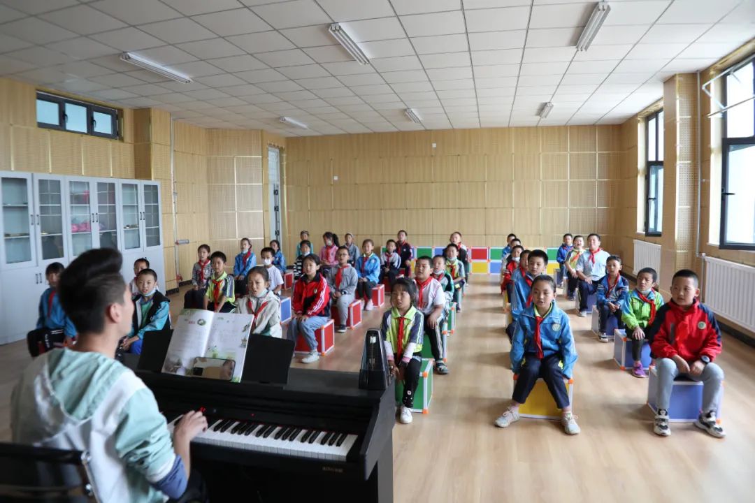 走进新康村看变化：我特别喜欢这个学校