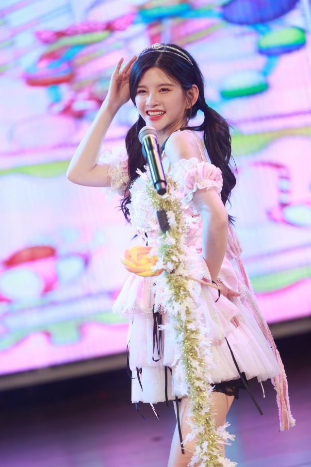 snh48林思意毕业完整版,snh48林思意的表演