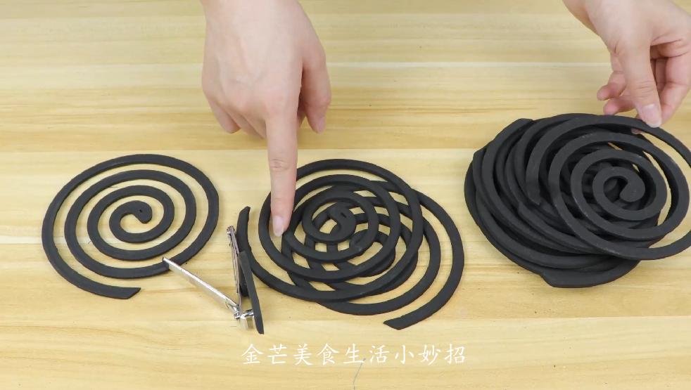 今天才发现，一条毛巾就能把蚊香完整分离，1秒一个，太实用了