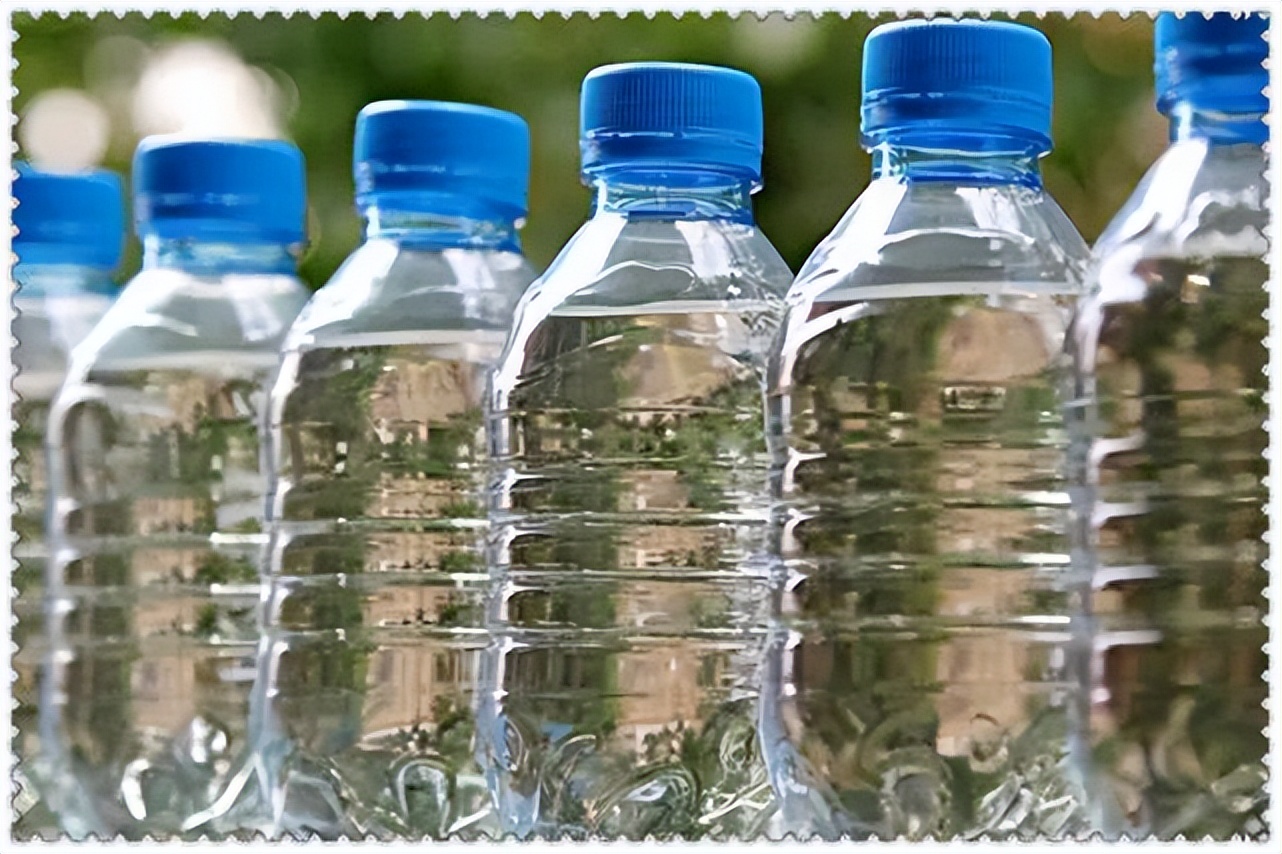 睡前枕头下放瓶水太厉害了,睡觉时在枕头底下放瓶水