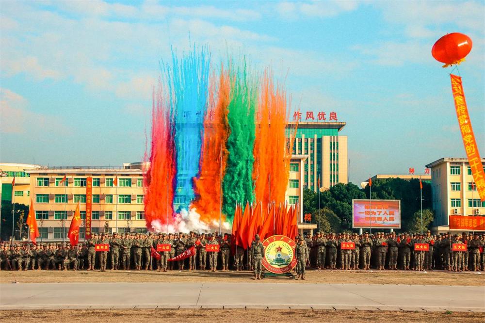 战味十足铁血男儿勇争排头兵,战味十足直击新兵训练现场