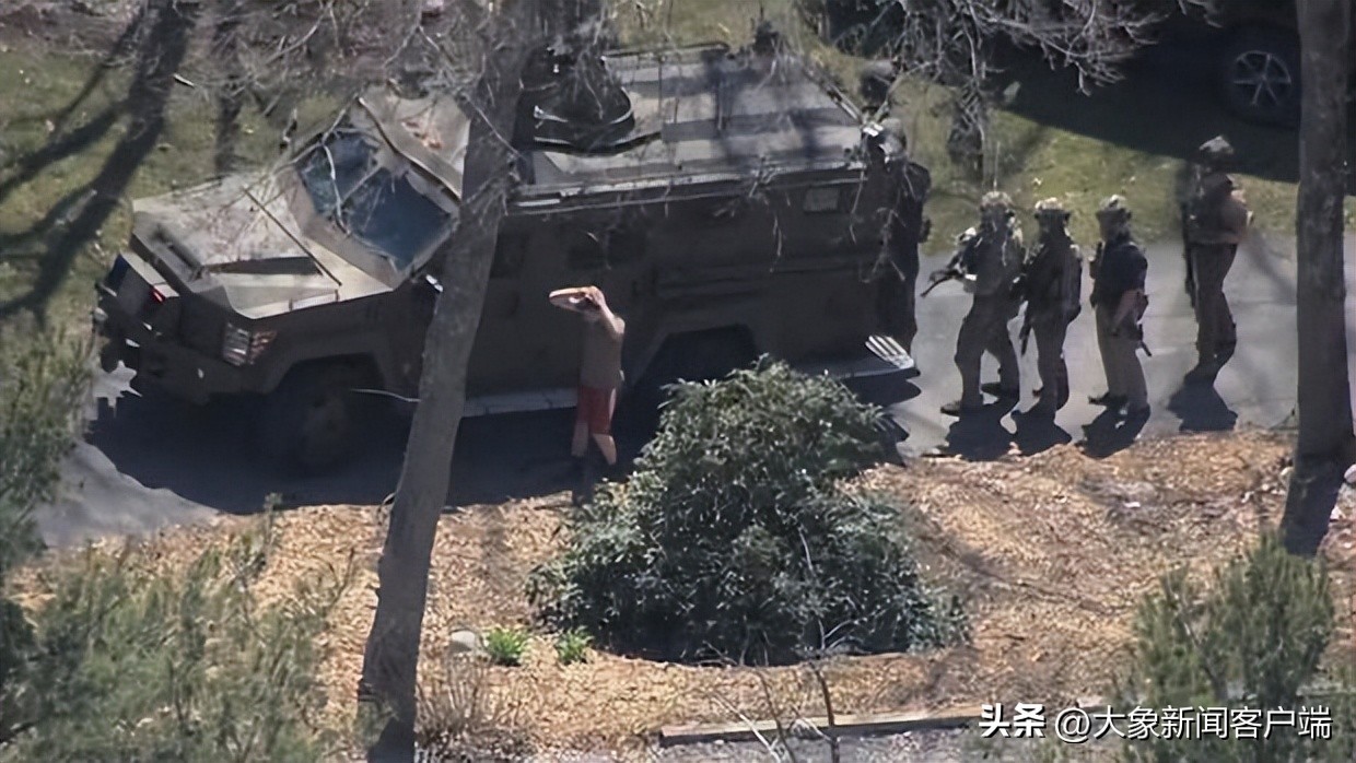 观天象丨美国媒体现场直播“泄密门”嫌疑人被捕过程！网友：这个孩子该得诺贝尔和平奖