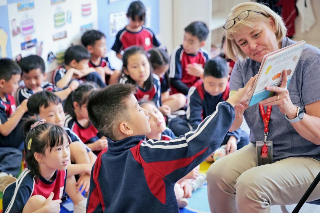 卷不动的现在，拿什么面对未来？这位校长说，给了孩子这三种知识就不用怕